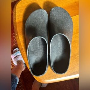 Birkenstock clogs like new